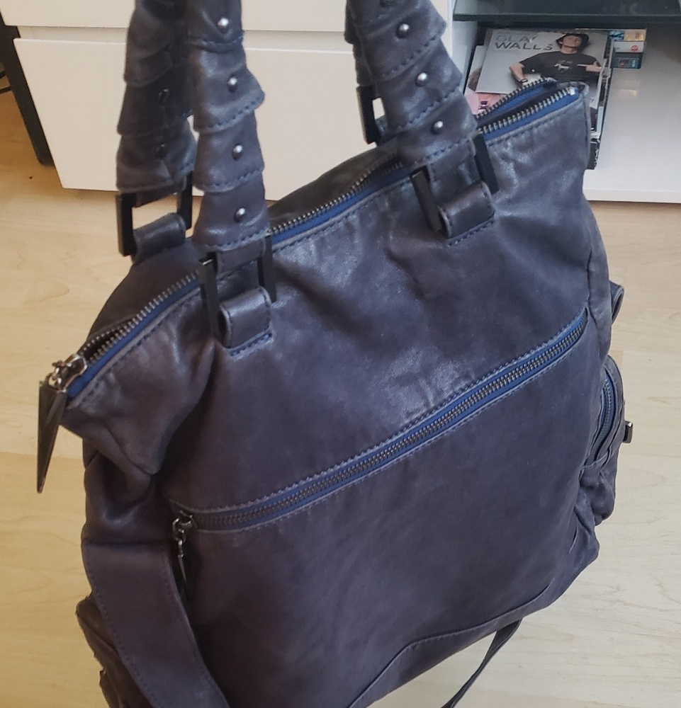 Pour La Victoire blue leather bag